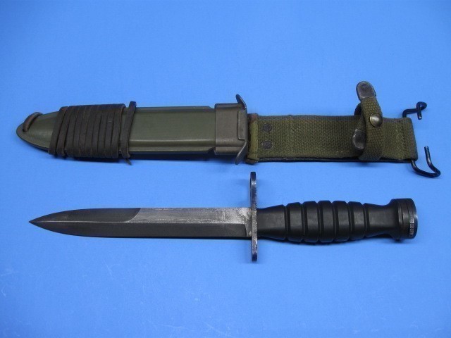 US WWII M1 CARBINE BAYONET WITH SCABBARD RUBBER HANDLE CASE M4 BAYONET-img-0