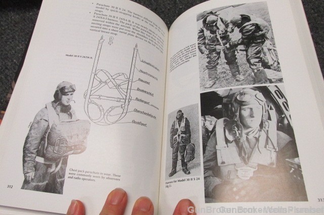 WW2 LUFTWAFFE UNIFORMS AND TRADITIONS REFERENCE BOOKS-img-20