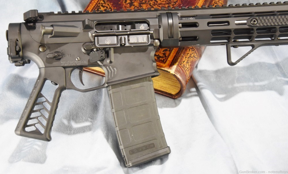Falkor Defense FD-15P .300bl pistol 10.5" w/ Law Tactical folding stock -img-1