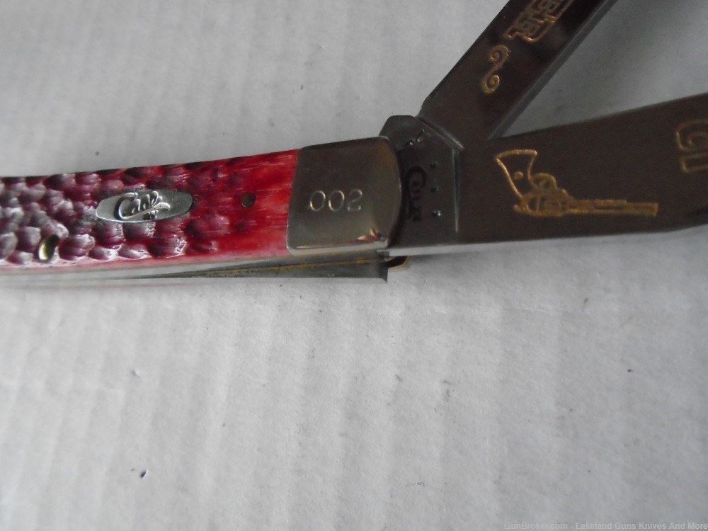 RARE SERIAL 2 OF 300 CASE XX Colt 45 PEACEMAKER Dark Red Bone Trapper Knife-img-28