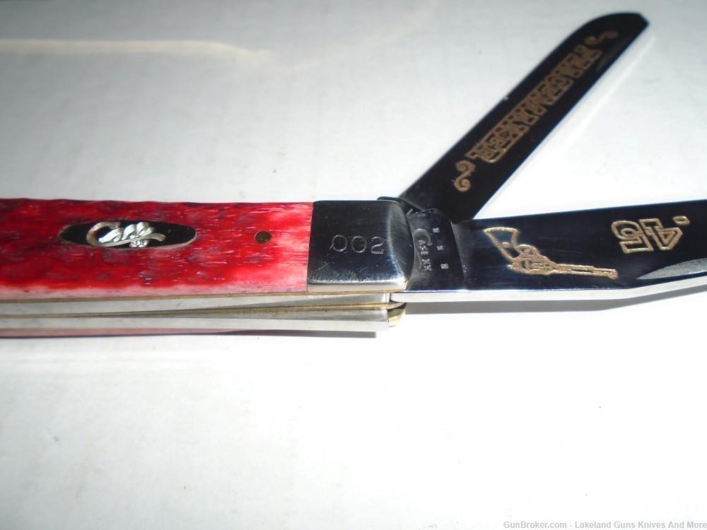 RARE SERIAL 2 OF 300 CASE XX Colt 45 PEACEMAKER Dark Red Bone Trapper Knife-img-27