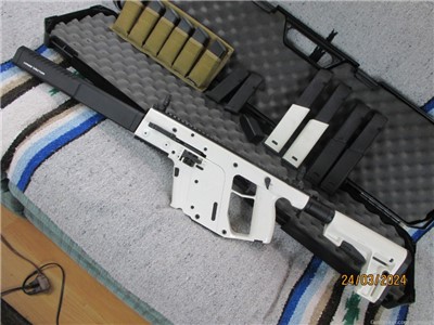 Kriss Vector Gen2 45acp Carbine Stormtrooper White w/MANY mags