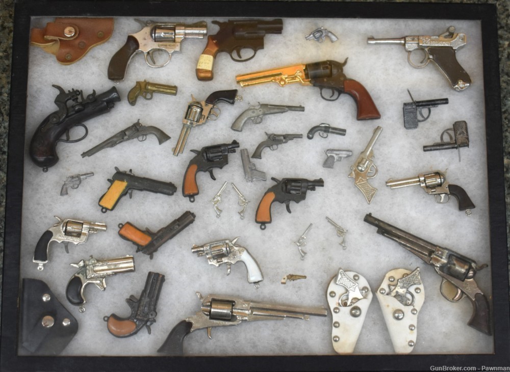 Vintage display of 33 miniature handguns + four miniature holsters-img-10