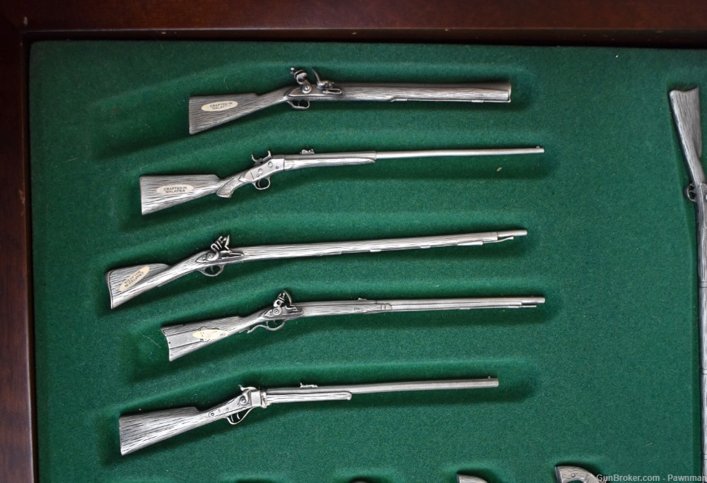 “Guns that Won the West” 25 miniatures + display case-img-6