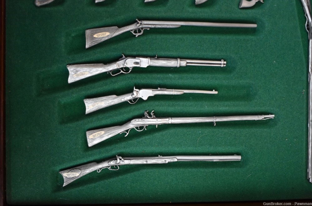 “Guns that Won the West” 25 miniatures + display case-img-7