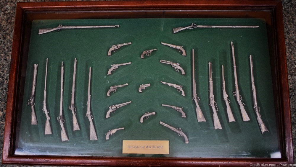 “Guns that Won the West” 25 miniatures + display case-img-14