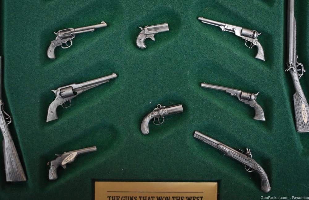 “Guns that Won the West” 25 miniatures + display case-img-3