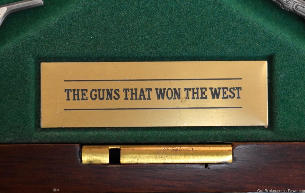 “Guns that Won the West” 25 miniatures + display case-img-1
