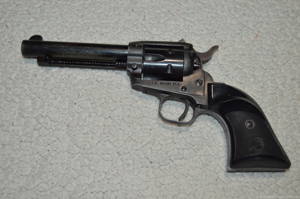 Italian Single Action 22 Revolver 4 3/4" -img-1