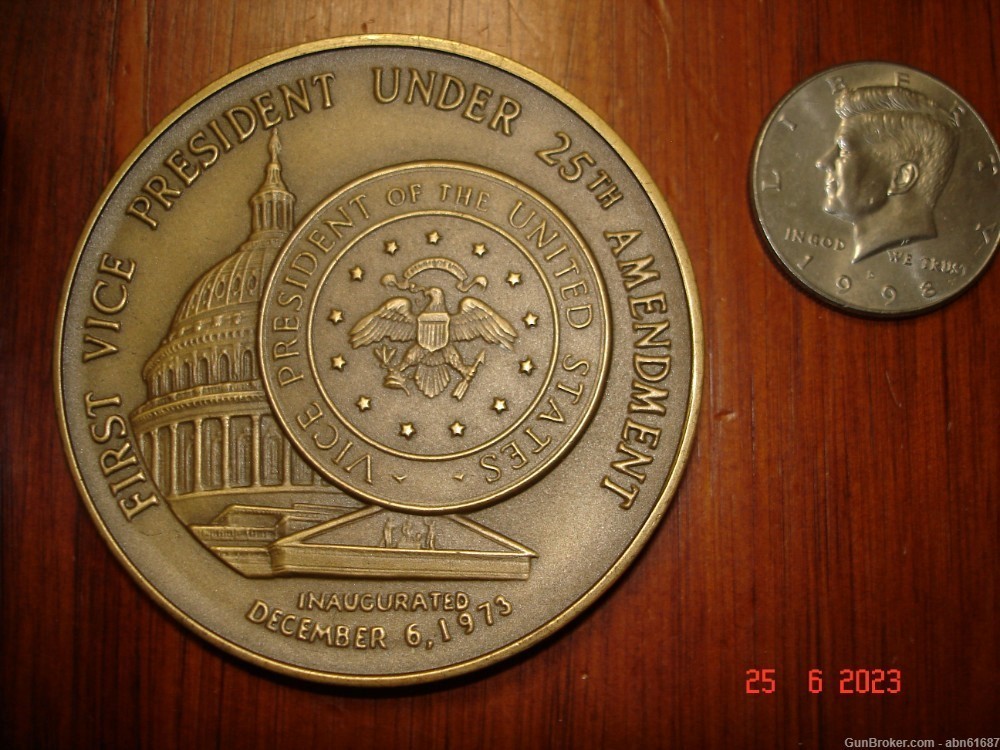 Bronze VP Gerald Ford commemorative table medal-img-2