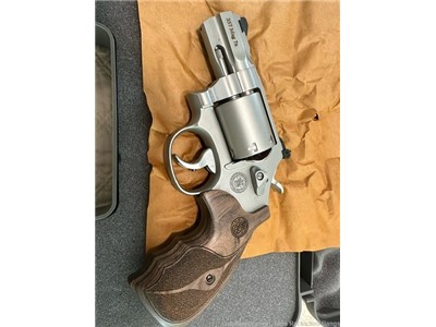 SMITH AND WESSON 686 357 MAGNUM / 38 SPECIAL PERFORMANCE CENTER
