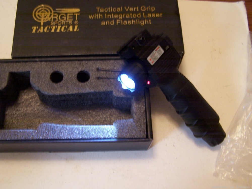Tactical Vert. Grip w/Integrated Laser & Flashlight (New)-img-3