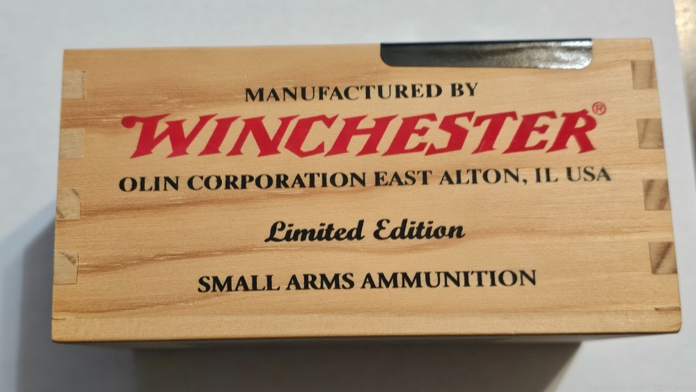 Winchester Limited Edition 22 Long Rifle Wood box -img-1