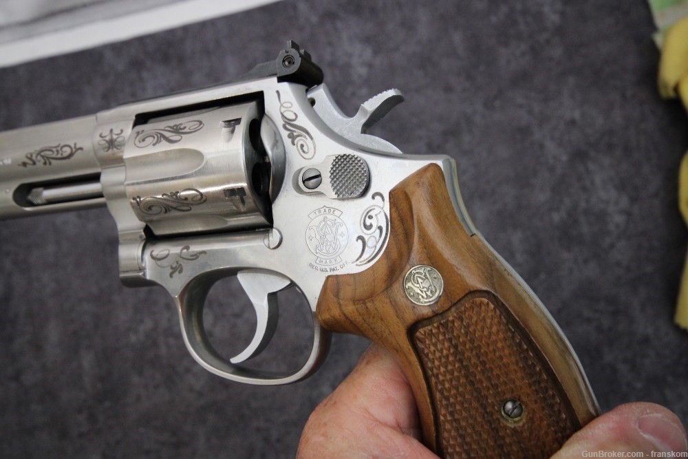 Smith & Wesson Model 686-3 in 357 Mag with 6" Barrel and Class C Engraving-img-10