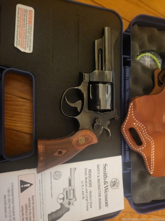 Model 27 in .357/.38 special, with leather thumb break holster -img-4