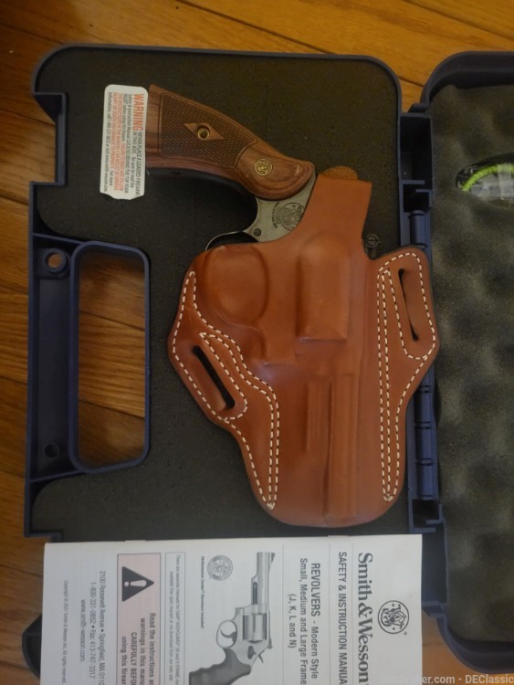 Model 27 in .357/.38 special, with leather thumb break holster -img-5