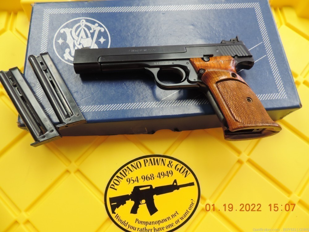 S&W 41 22LR W/2-MAGS & BOX 1981 VERY GOOD CONDITION-img-3