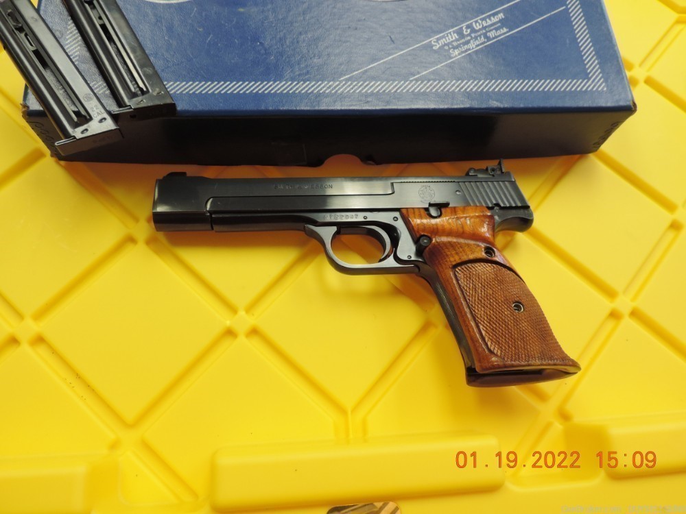 S&W 41 22LR W/2-MAGS & BOX 1981 VERY GOOD CONDITION-img-11