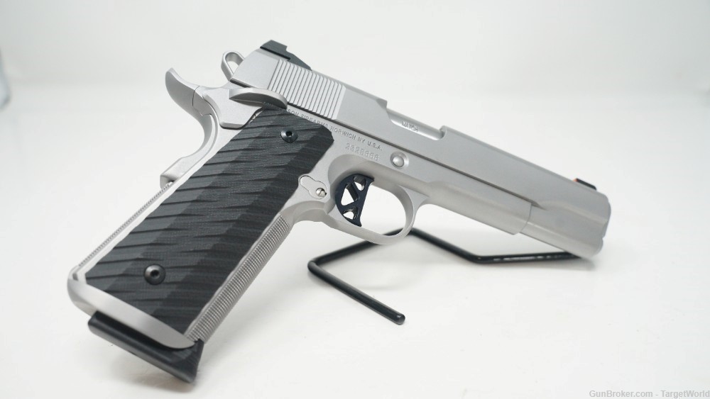 DAN WESSON VALOR STAINLESS 45ACP 1911 WITH BLACK G10 GRIPS (DW01824)-img-1