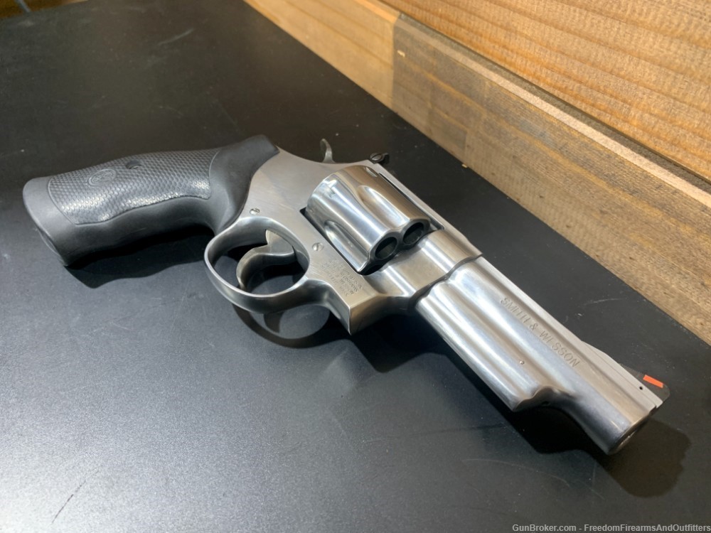 Smith & Wesson 629-6 .44 Mag 4"-img-2