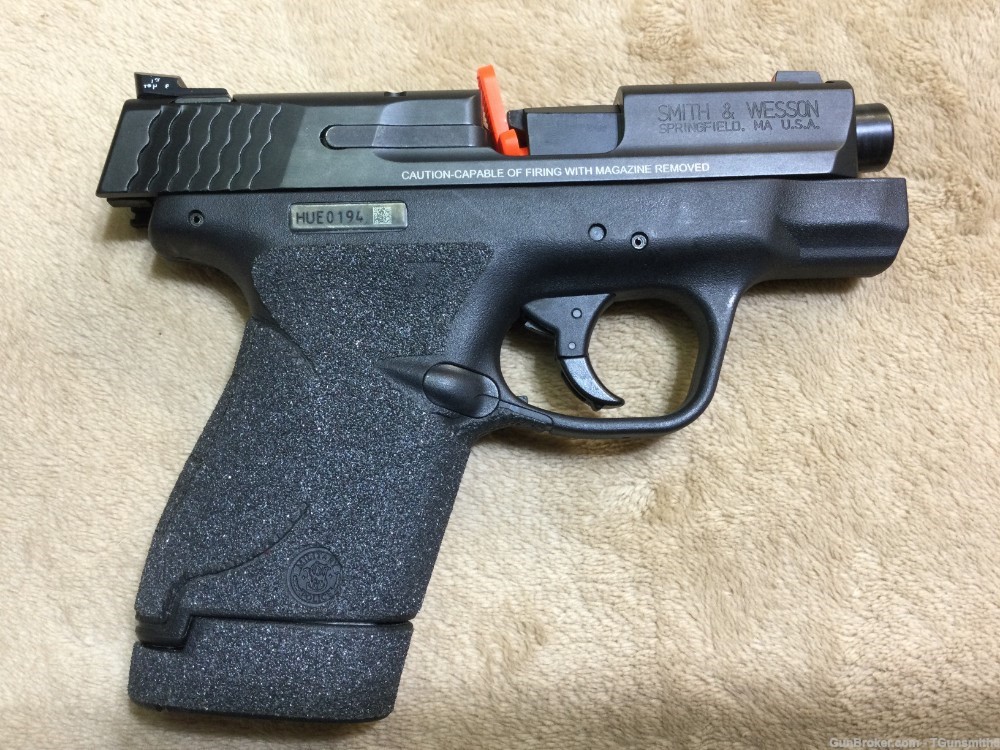 SMITH & WESSON M&P 9 SHIELD in .9 mm Cal. w/IWB HOLSTER-img-1
