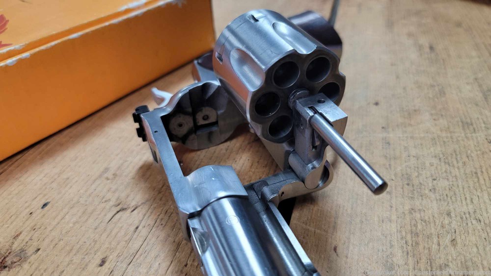Ruger Redhawk 44 Magnum double action revolver 1985 mfg.-img-10