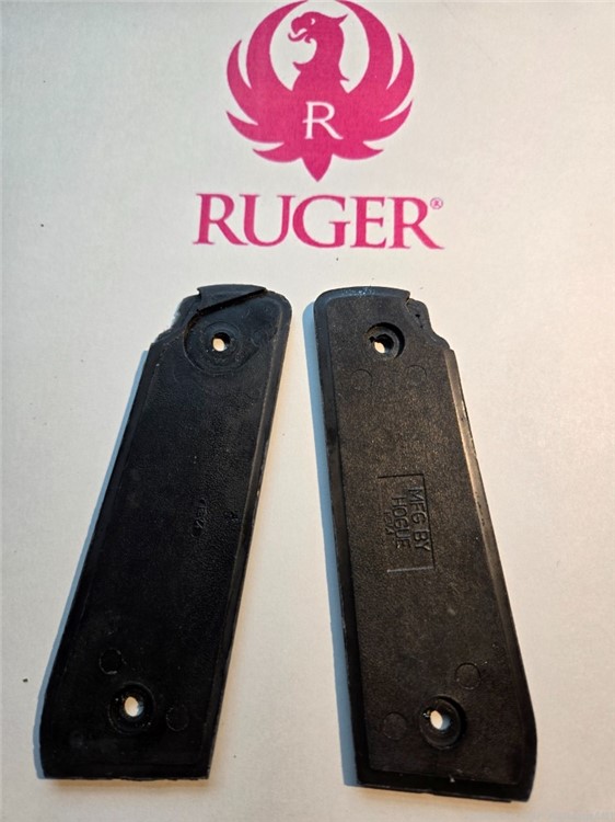 Ruger Mark IV 4 .22 - Full checkered grips with embossed logo - NEW-img-2