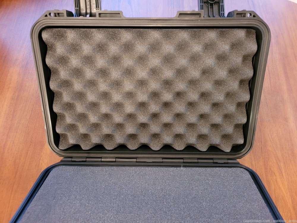 SKB 1610 Foam Case (Model: 3i-1610-5B-E) - BRAND NEW-img-2