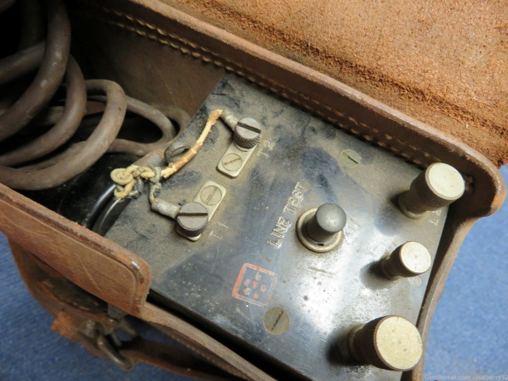 WWII US MILITARY EE-108 FIELD TELEPHONE-ORIGINAL-NICE MARKINGS-LEATHER CASE-img-9