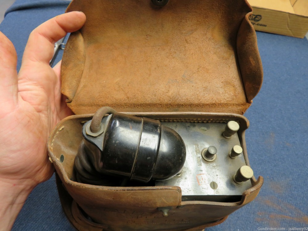 WWII US MILITARY EE-108 FIELD TELEPHONE-ORIGINAL-NICE MARKINGS-LEATHER CASE-img-7