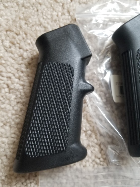AR-15 Rifle Pistol Grip with Molded Finger Grooves, New, Black in color-img-1