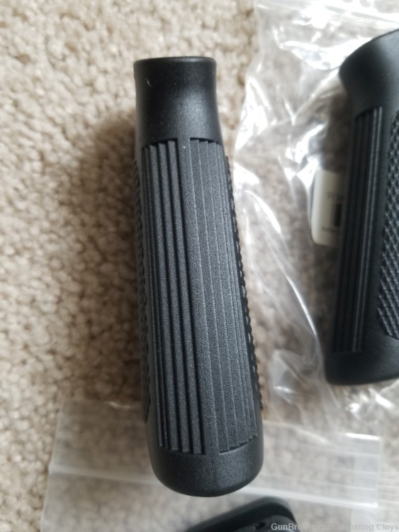 AR-15 Rifle Pistol Grip with Molded Finger Grooves, New, Black in color-img-4