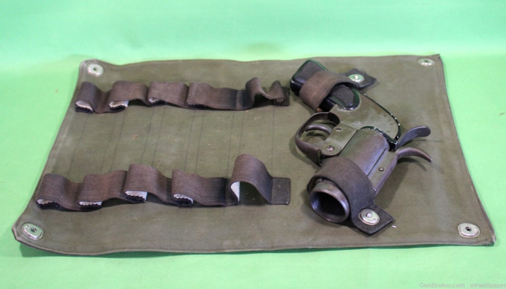 World War 2 era M8 Flare Gun M8 & Original Canvas Flare Storage Case GT-img-6