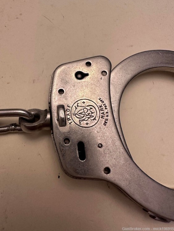 Smith & Wesson Model 100 Handcuffs, Nickel, Rare serial number 10000 RARE -img-2