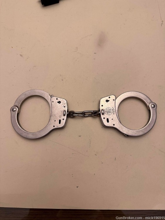 Smith & Wesson Model 100 Handcuffs, Nickel, Rare serial number 10000 RARE -img-0