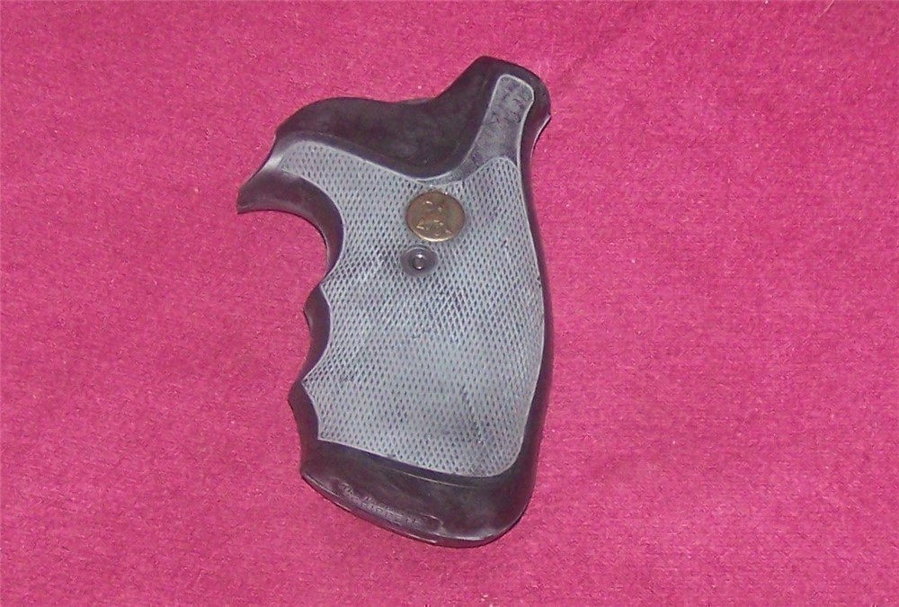 SMITH & WESSON N FRAME SQUARE BUTT PACHMAYR GRIPPER GRIPS-img-1