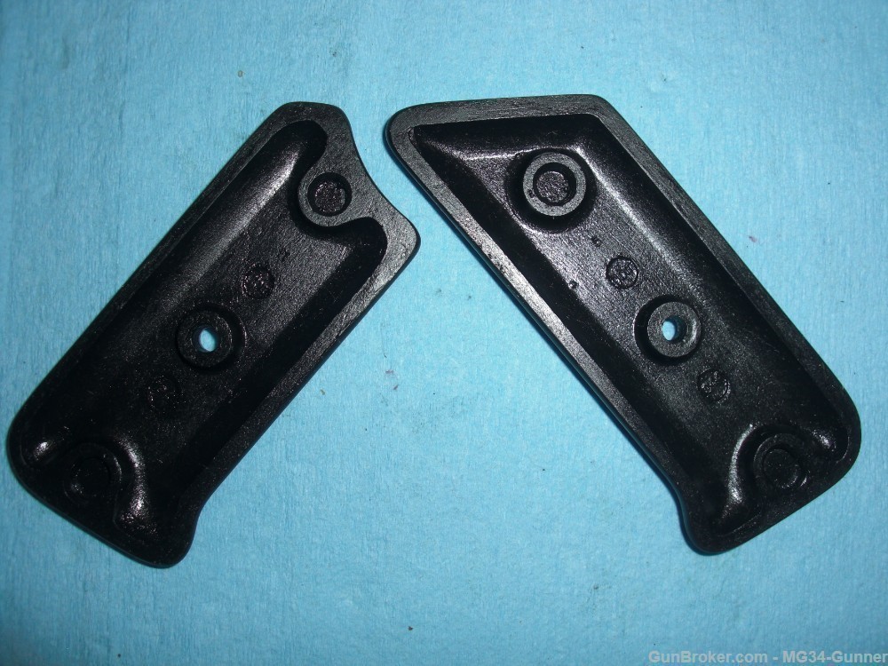 German WWII MP44 Bakelite Grips for Trigger Assembly - Black - Reproduction-img-1