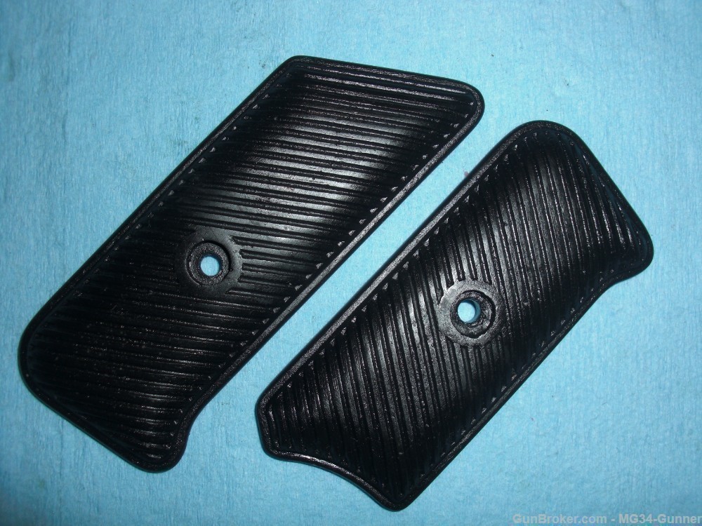 German WWII MP44 Bakelite Grips for Trigger Assembly - Black - Reproduction-img-2