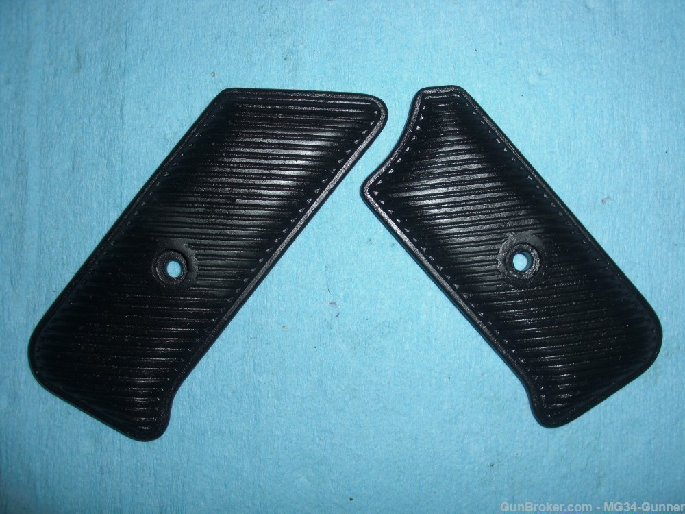 German WWII MP44 Bakelite Grips for Trigger Assembly - Black - Reproduction-img-0