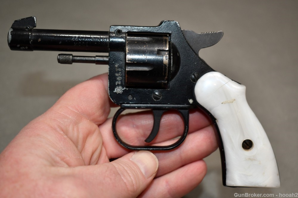 4 Assorted Small Frame Handguns 1 German Blank Pistol FIE TItan Gecado READ-img-19