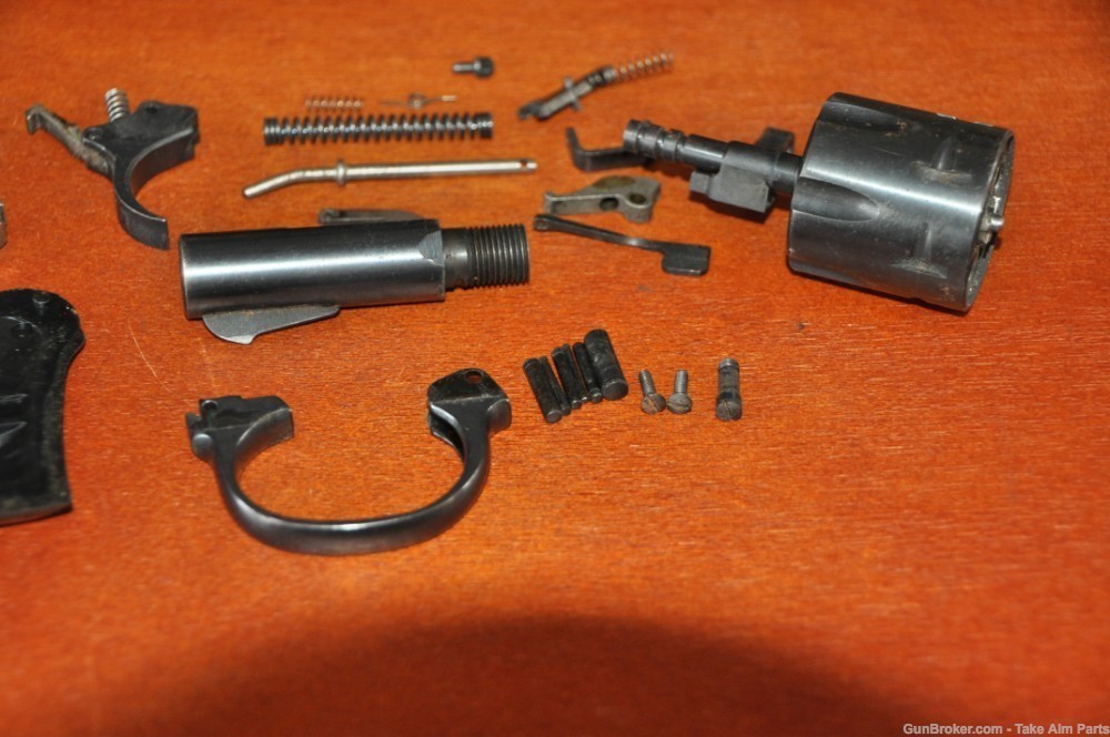 Harrington & Richardson 732 32SWlong Cylinder Grips & Parts-img-9