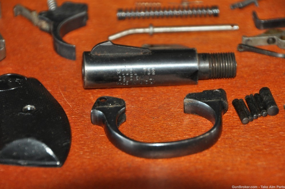 Harrington & Richardson 732 32SWlong Cylinder Grips & Parts-img-4