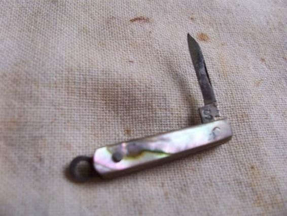Tiny Mother of Pearl Pocket Knife--img-0