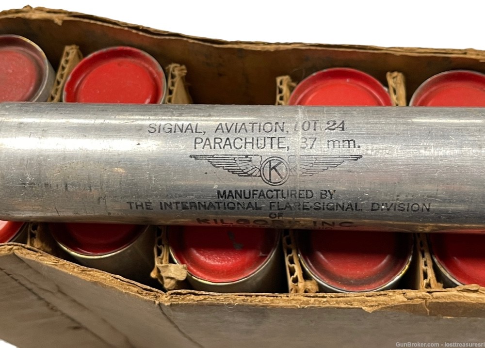 Vintage Case Kilgore INC. WWII 37mm RED Aviation Parachute Signal Flares-img-0
