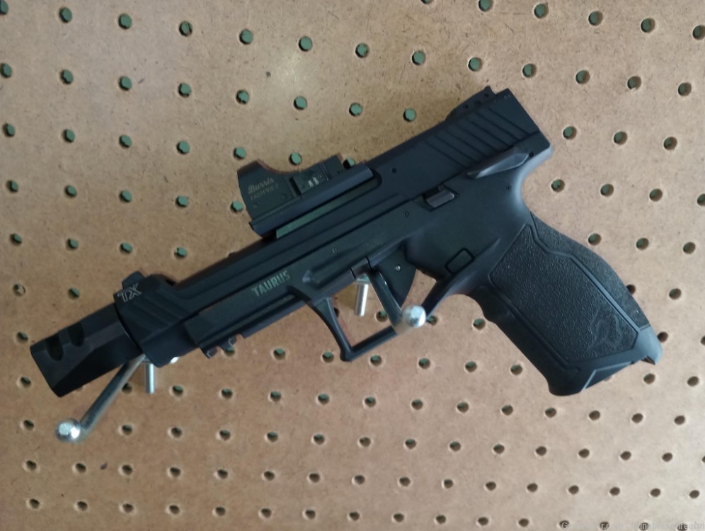 Taurus TX22 Competition Burris Fastfire 2 w/5 mags-img-1
