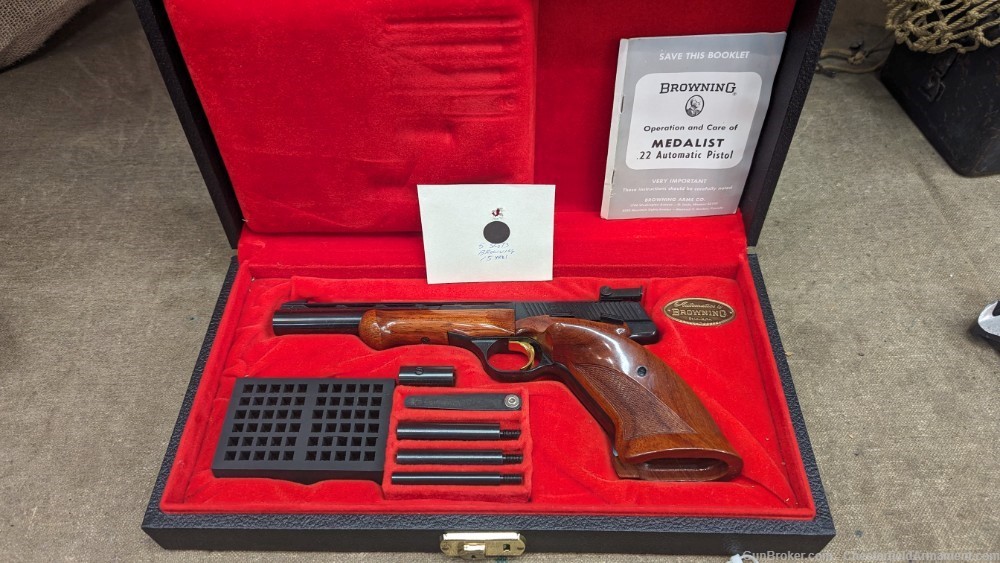 Browning Medalist cased 22 lr pistol,  -img-0