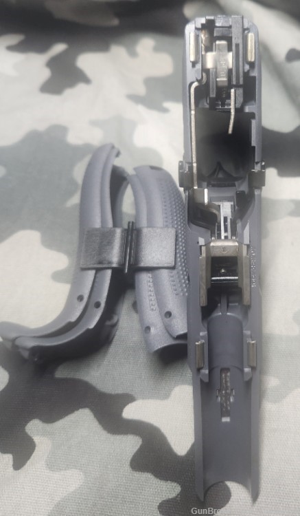 Glock G17  Gen 5 Complete OEM Gray frame Limited Run  -img-3