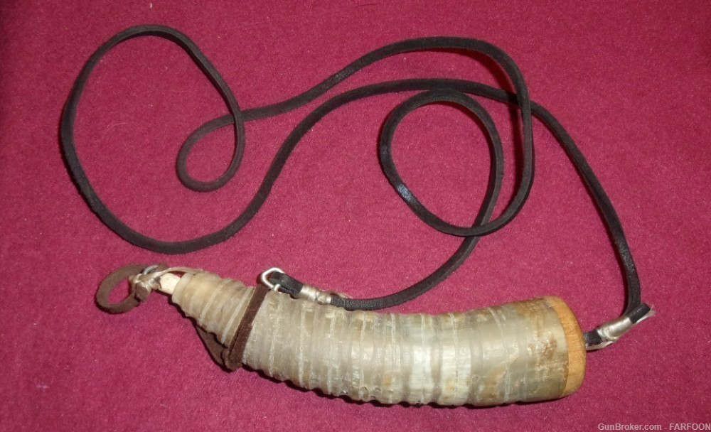 SMALL HAND CARVED PISTOL POWDER HORN 6"X1.5"-img-0