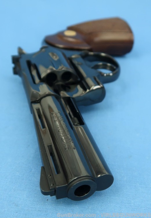 Colt Python 357 Magnum Blued 4 Inch Walnut Grips 1976-img-13