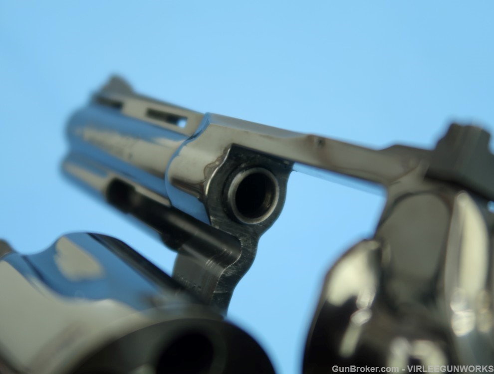Colt Python 357 Magnum Blued 4 Inch Walnut Grips 1976-img-40